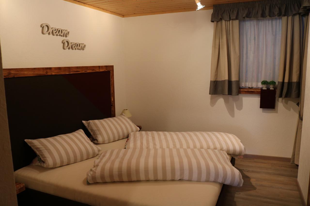 Ferienhaus Hoell Russbach am Pass Gschutt Bagian luar foto